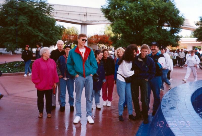 Gramphi Remembered/800x600_1993-12-25-Epcot-00.jpg